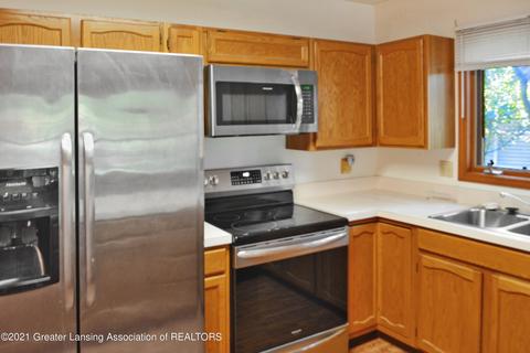 3325 Cooley Dr, Lansing, MI 48911 photo 11