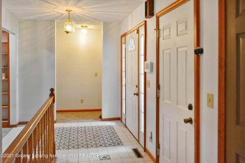 3325 Cooley Dr, Lansing, MI 48911 photo 4