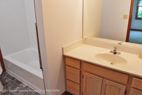 3325 Cooley Dr, Lansing, MI 48911 photo 19