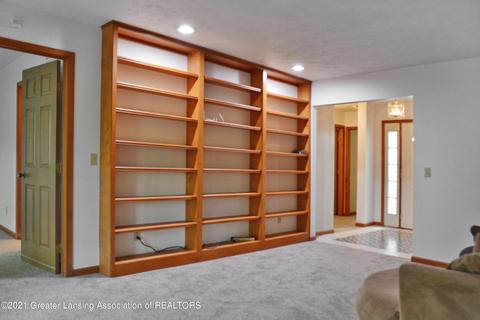 3325 Cooley Dr, Lansing, MI 48911 photo 8