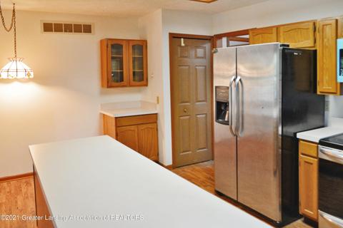 3325 Cooley Dr, Lansing, MI 48911 photo 12