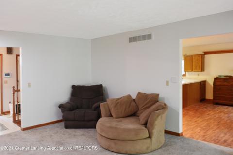 3325 Cooley Dr, Lansing, MI 48911 photo 7