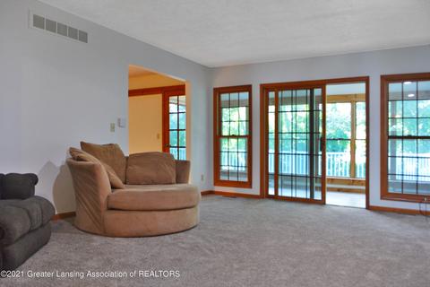3325 Cooley Dr, Lansing, MI 48911 photo 5