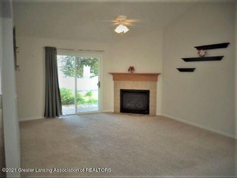 712 E Walker St, Saint Johns, MI 48879 photo 10