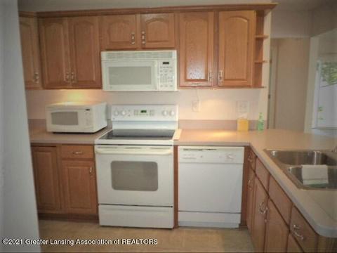 712 E Walker St, Saint Johns, MI 48879 photo 16