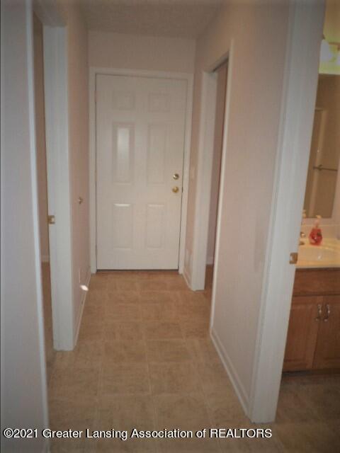 712 E Walker St, Saint Johns, MI 48879 photo 18