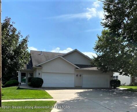 712 E Walker St, Saint Johns, MI 48879 photo 1