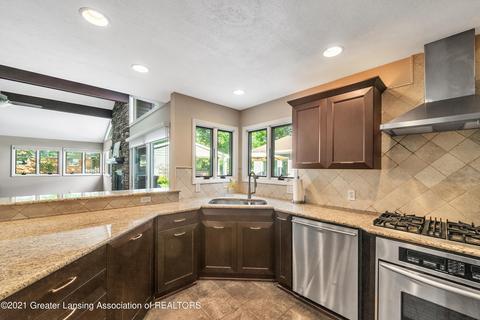 4658 Chippewa Dr, Okemos, MI 48864 photo 12