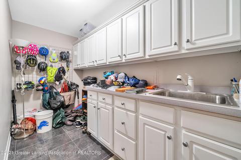 4658 Chippewa Dr, Okemos, MI 48864 photo 38