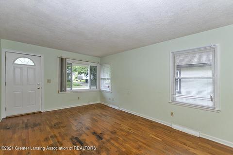 2014 Donora St, Lansing, MI 48910 photo 2