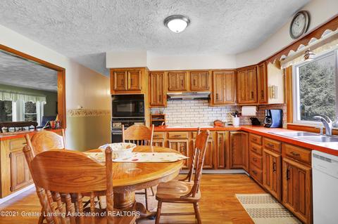 10561 S Chandler Rd, Dewitt, MI 48820 photo 10