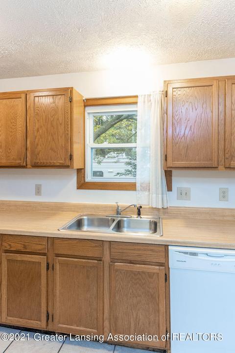 5686 School St, Haslett, MI 48840 photo 13