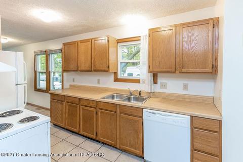 5686 School St, Haslett, MI 48840 photo 12