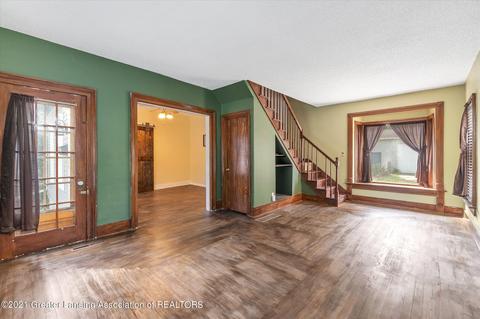318 E Middle St, Williamston, MI 48895 photo 9