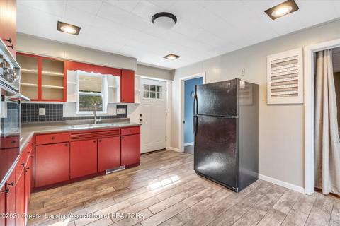 318 E Middle St, Williamston, MI 48895 photo 14