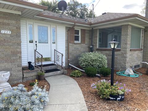 1223 S Dewitt Rd, Saint Johns, MI 48879 photo 2