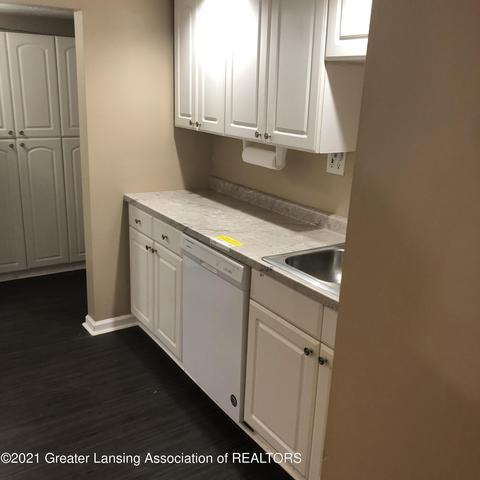 1428 Lyons Ave, Lansing, MI 48910 photo 5