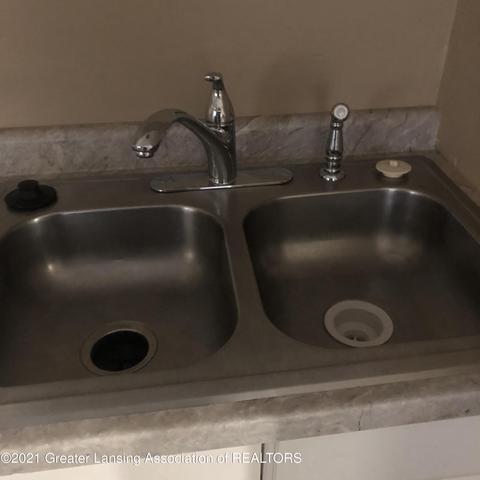 1428 Lyons Ave, Lansing, MI 48910 photo 8