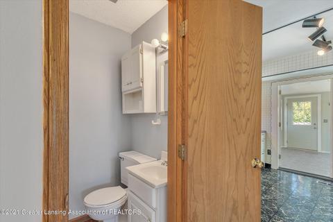 643 Paris Ave, Lansing, MI 48910 photo 17