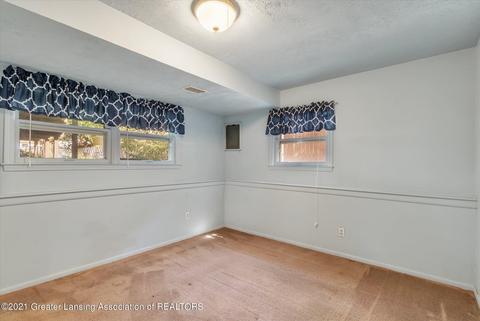 643 Paris Ave, Lansing, MI 48910 photo 18
