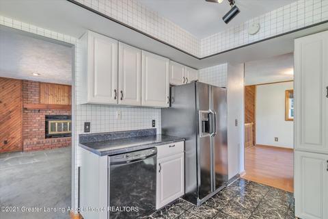 643 Paris Ave, Lansing, MI 48910 photo 13
