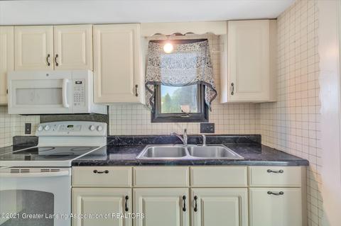 643 Paris Ave, Lansing, MI 48910 photo 12