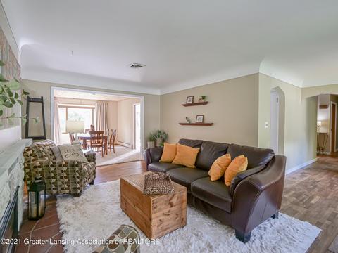 1302 James Ave, Williamston, MI 48895 photo 4