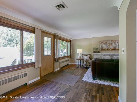 1302 James Ave, Williamston, MI 48895 photo 2