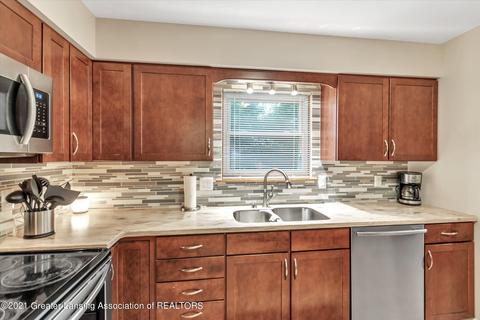 4083 W Herbison Rd, Dewitt, MI 48820 photo 16