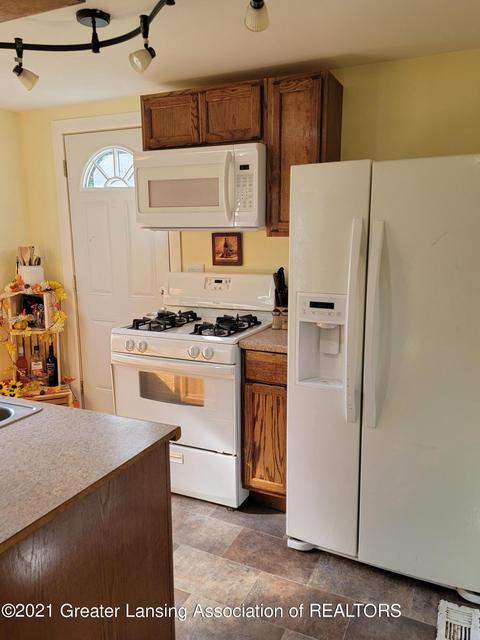 540 E Cavanaugh Rd, Lansing, MI 48910 photo 9