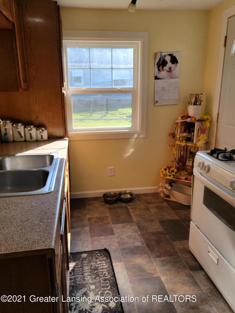 540 E Cavanaugh Rd, Lansing, MI 48910 photo 7