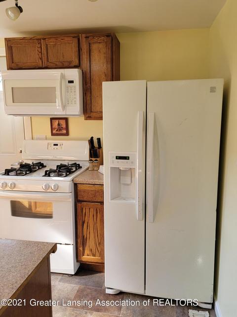 540 E Cavanaugh Rd, Lansing, MI 48910 photo 8