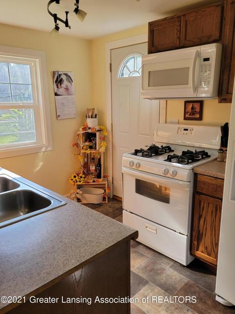 540 E Cavanaugh Rd, Lansing, MI 48910 photo 10