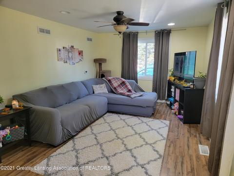 540 E Cavanaugh Rd, Lansing, MI 48910 photo 2