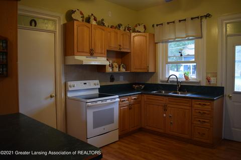 227 E First St, Perry, MI 48872 photo 13