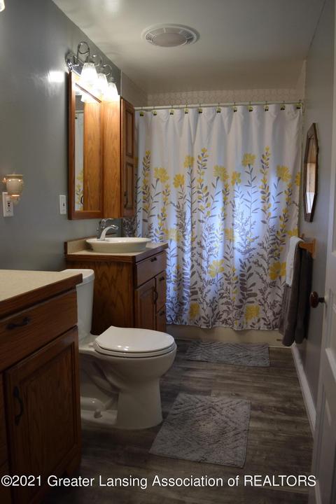 227 E First St, Perry, MI 48872 photo 19