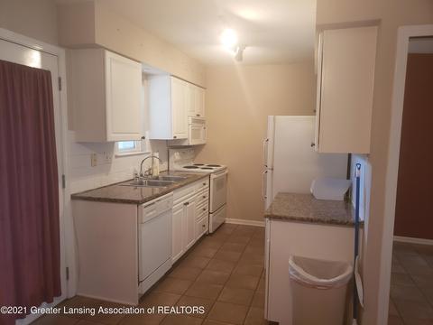 6319 Beechfield Dr, Lansing, MI 48911 photo 4