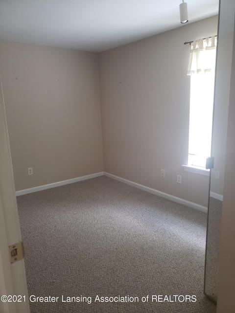 6319 Beechfield Dr, Lansing, MI 48911 photo 11