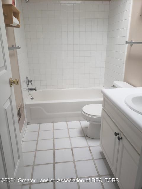 6319 Beechfield Dr, Lansing, MI 48911 photo 8
