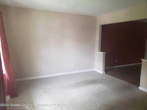 6319 Beechfield Dr, Lansing, MI 48911 photo 2