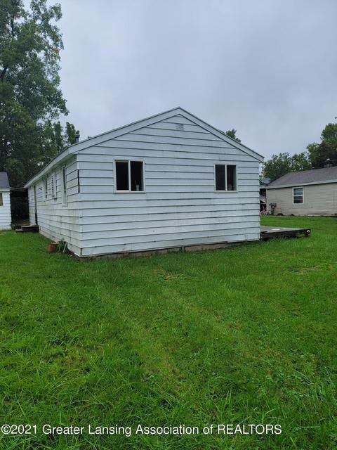 3933 Phoenix Dr, Lansing, MI 48911 photo 6