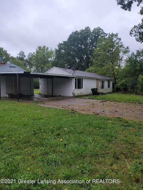 3933 Phoenix Dr, Lansing, MI 48911 photo 2