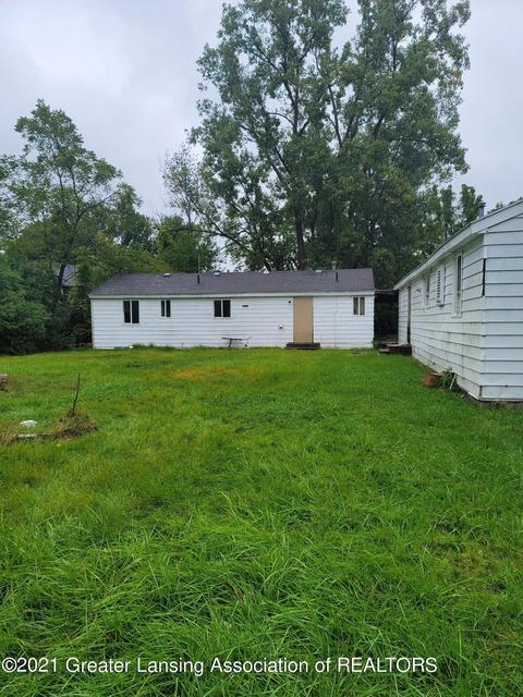 3933 Phoenix Dr, Lansing, MI 48911 photo 4