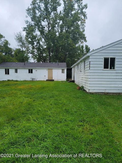 3933 Phoenix Dr, Lansing, MI 48911 photo 5