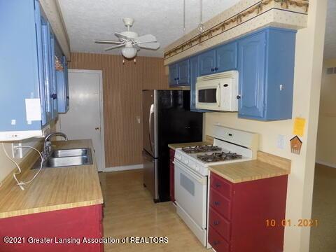 2575 Schippell St, Holt, MI 48842 photo 6