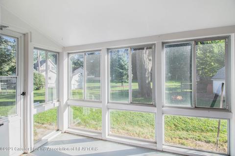 304 E Buchanan St, Saint Johns, MI 48879 photo 9