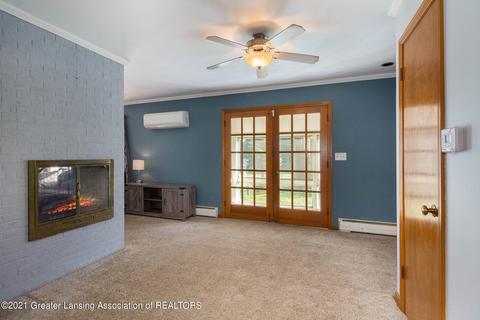 304 E Buchanan St, Saint Johns, MI 48879 photo 5