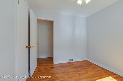 2008 Lyons Ave, Lansing, MI 48910 photo 11