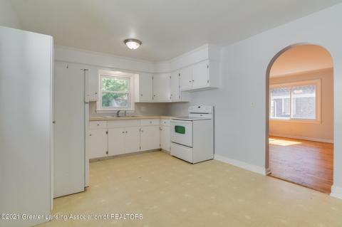 2008 Lyons Ave, Lansing, MI 48910 photo 9