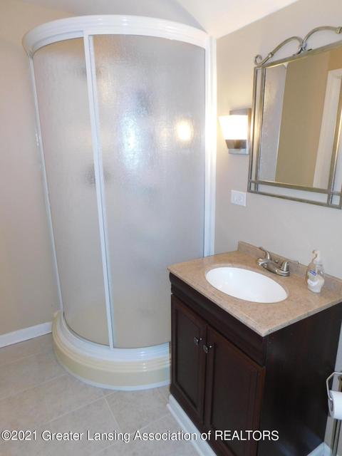 305 E Oak St, Mason, MI 48854 photo 28